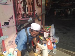 Pasar Tanah Abang Sepi, PKL Keliling Subuh sampai Malam Cari Pembeli