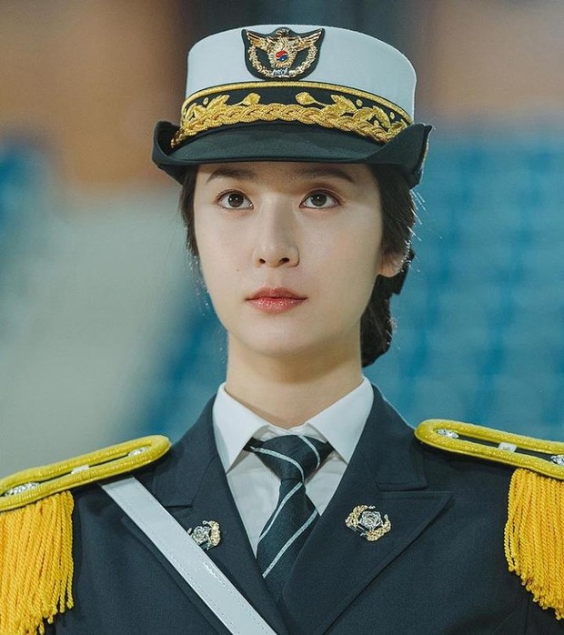 (Krystal Jung jadi mahasiswi kepolisian di Police University/Foto: instagram.com/h_and_ent) Krystal Jung jadi mahasiswi kepolisian di Police University/Foto: instagram.com/h_and_ent