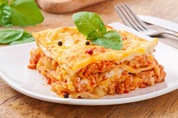 Lasagna adalah jenis pasta yang berbentuk lembaran