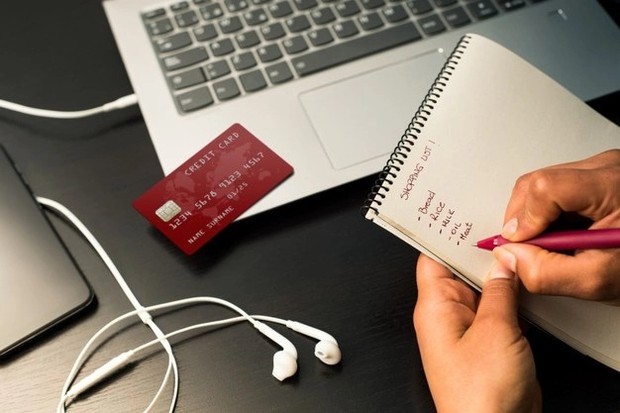 Menerapkan frugal living dengan anggaran berbasis nilai/ Foto: Freepik.com