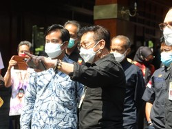 Mentan & Gibran Salurkan Bansos Via ATM Beras