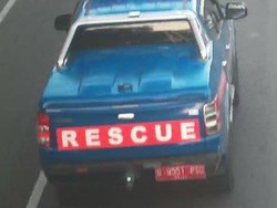 Detik-detik Mobil Rescue Dinsos di Makassar Tabrak Lari Pesepeda