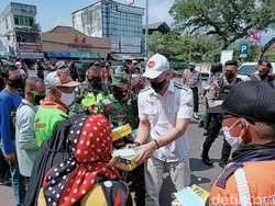 Okan Cornelius Bantu Warga Sumedang Korban Pandemi COVID-19