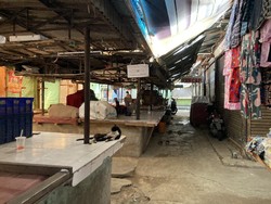 Curhat Pedagang Pasar Jembatan Besi Jakbar, Omzet Turun Drastis hingga 60%