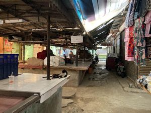 Curhat Pedagang Pasar Jembatan Besi Jakbar, Omzet Turun Drastis hingga 60% Curhat Pedagang Pasar Jembatan Besi Jakbar, Omzet Turun Drastis hingga 60%