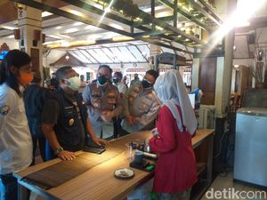 Masih PPKM Level 4, Pemkot Bandung Mulai Simulasi Prokes di Rumah Makan Masih PPKM Level 4, Pemkot Bandung Mulai Simulasi Prokes di Rumah Makan