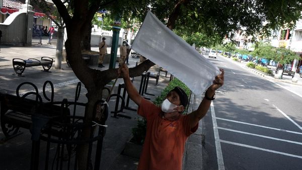 PKL Malioboro Berkabung, Bendera Putih Membubung