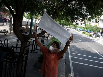 PKL Malioboro Berkabung, Bendera Putih Membubung