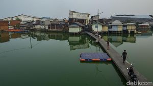 Potret Kampung yang Puluhan Tahun Mengapung di Jakarta Barat