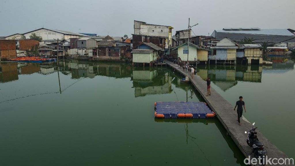 Potret Kampung yang Puluhan Tahun Mengapung di Jakarta Barat Potret Kampung yang Puluhan Tahun Mengapung di Jakarta Barat