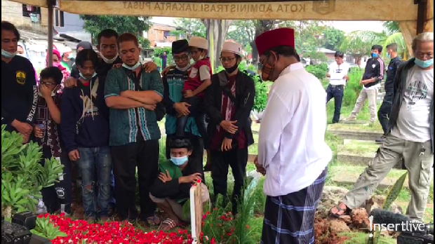 Prosesi Pemakaman Jenazah Senior Urip Arphan