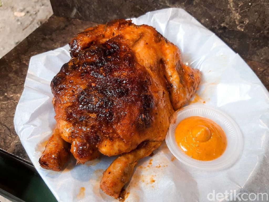 Rowstid Chikin: Gurih Juicy Ayam Panggang ala Amerika yang Dijual Pakai Bajaj