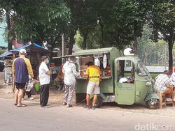 Ayam Panggang ala Rowstid Chikin Dijual di Lapak Bajaj