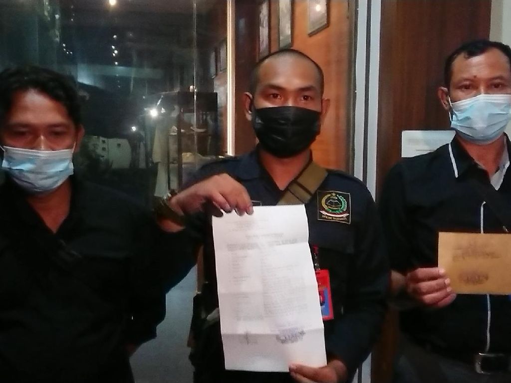 Seniman Nusantara Adukan Kades di Trenggalek Atas Hinaan-Ujaran Kebencian Seniman Nusantara Adukan Kades di Trenggalek Atas Hinaan-Ujaran Kebencian