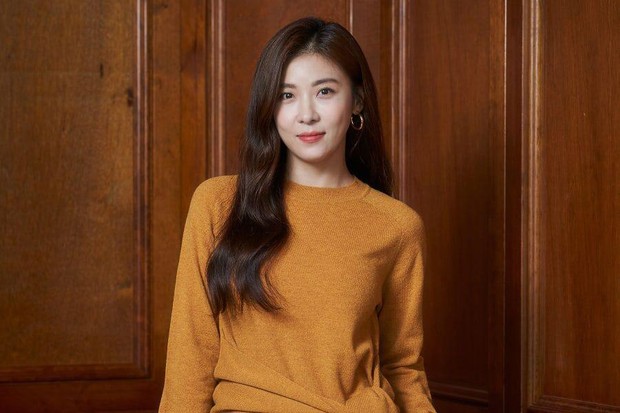 Ha Ji Won tidak pernah lupa menggunakan pelembab wajah