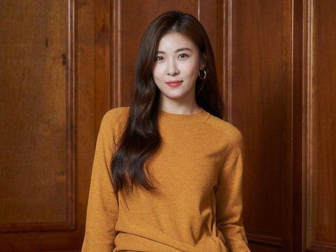 Ha Ji Won tidak pernah lupa menggunakan pelembab wajah