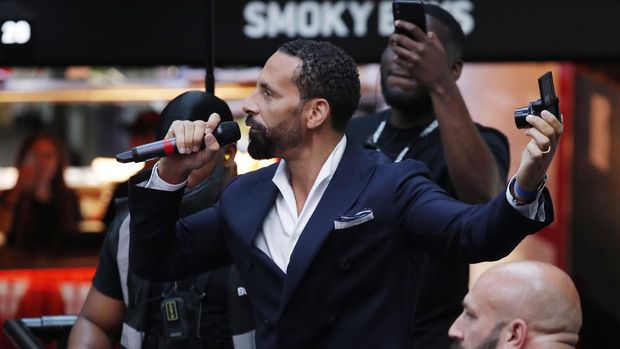 Soccer Football - Euro 2020 - Fans gather for England v Denmark - Boxpark, Wembley, London, Britain - July 7, 2021 Former player Rio Ferdinand talks to the crowd before the match Action Images via Reuters/Andrew Couldridge