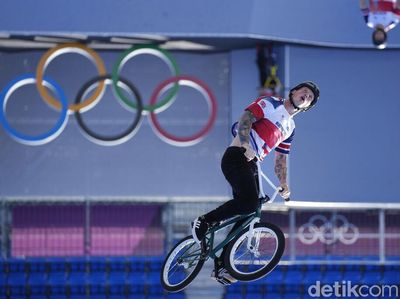 Bebas Bergaya ! Potret Atlet Sepeda BMX Berjumpalitan di Udara