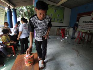 Tukang Cukur Galang Donasi untuk Bantu Warga Terpapar COVID-19