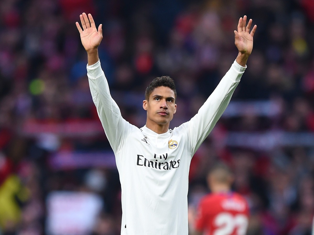 Raphael Varane mengucap selamat tinggal kepada Real Madrid jelang kepindahan ke Manchester United. (Foto: Getty Images/Denis Doyle)