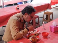Saat Bima Arya Jajal Makan 20 Menit di Warung Pecel Lele