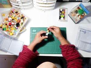 Wanita Ini Cuan Puluhan Juta dari Mini Figure hingga Jadi Kado buat Sandiaga