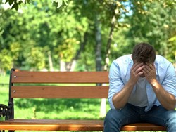 Viral Aksi Pria Bakar Undangan karena Batal Nikah, Ini Kisah Lengkapnya