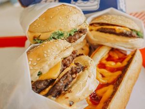 5 Burger Enak dan Murah di Depok, Mulai dari Rp 17 Ribu!