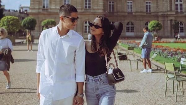Akhirnya Bertemu! Al Ghazali dan Alyssa Daguise Nikmati Suasana Paris