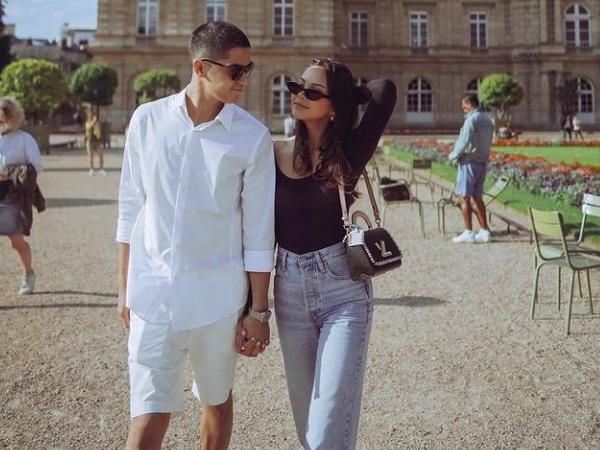 Akhirnya Bertemu! Al Ghazali dan Alyssa Daguise Nikmati Suasana Paris