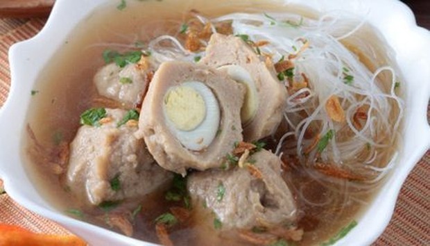 Bakso isi telur adalah salah satu varian dari Bakso Solo