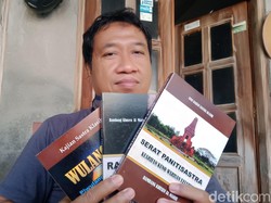 Top! Sarjana Teknik Ini Terjemahkan Puluhan Karya Sastra Jawa Klasik