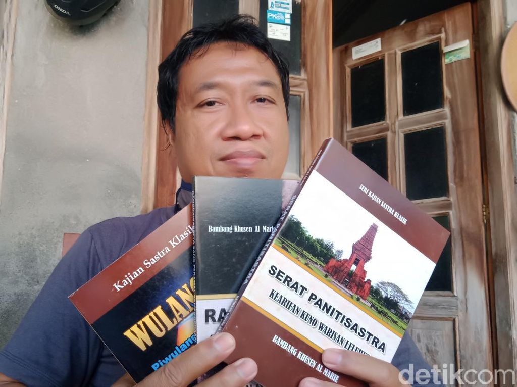 Top! Sarjana Teknik Ini Terjemahkan Puluhan Karya Sastra Jawa Klasik Top! Sarjana Teknik Ini Terjemahkan Puluhan Karya Sastra Jawa Klasik