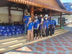 Peduli Warga Terdampak PPKM, Demokrat Jatim Salurkan Sembako