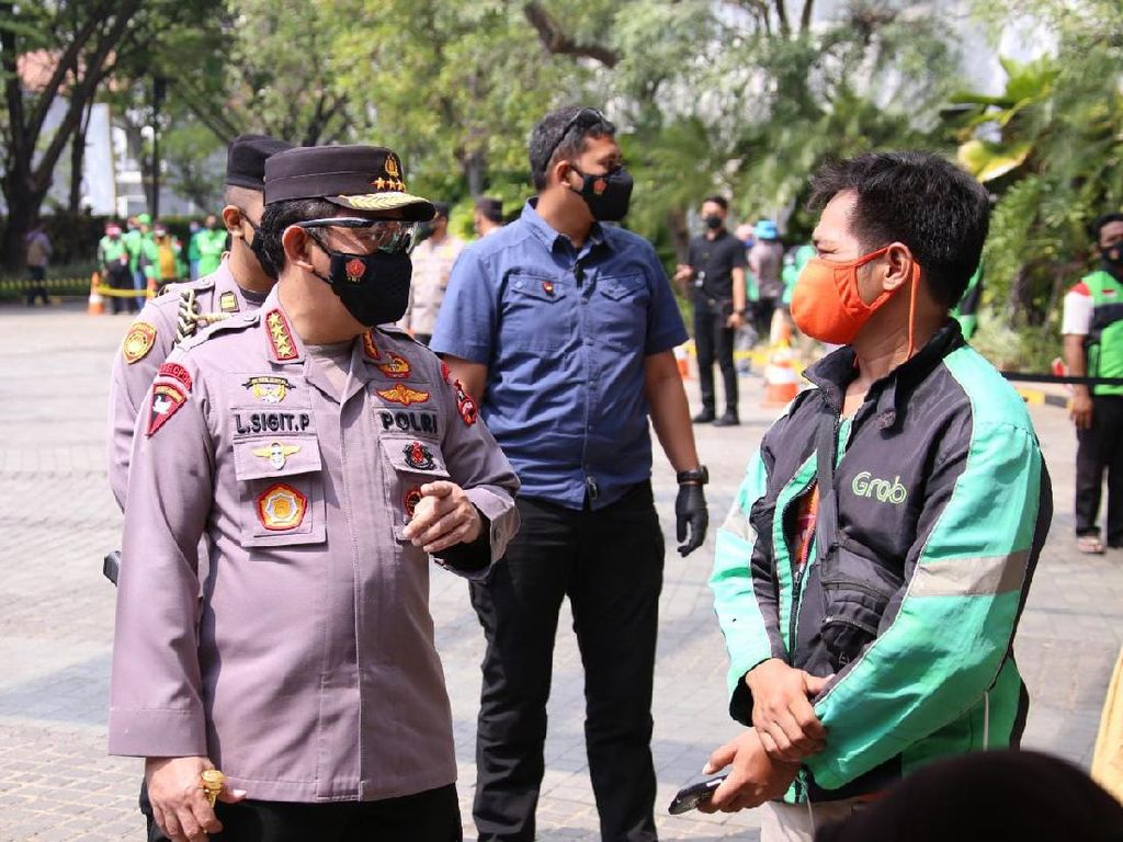 Gelar Bansos Online, Kapolri Bicara Upaya Turunkan Level PPKM Gelar Bansos Online, Kapolri Bicara Upaya Turunkan Level PPKM
