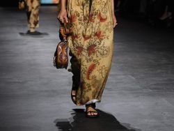 UMKM Fesyen Ini Kenalkan Wastra Indonesia ke Paris Fashion Week