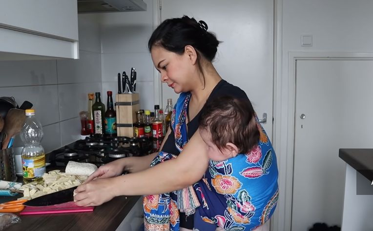 Mantan Pemain FTV Ini Dapat Pesanan Kering Tempe ke Swiss seharga Rp 300 Ribu