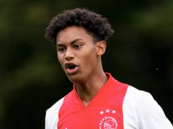Kecelakaan, Pemain Ajax Keturunan Indonesia Noah Gesser Meninggal Dunia