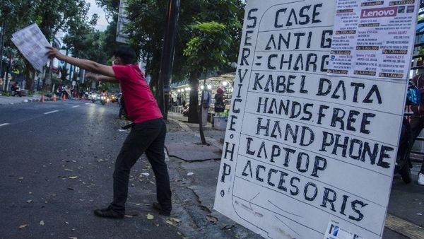 Jasa Servis HP dan Komputer di Mal BEC Luber ke Jalan