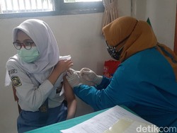 Jalani Vaksinasi, Pelajar Bogor: Biar Cepat Sekolah Tatap Muka