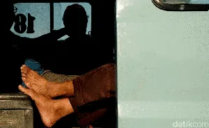 Pilu Sopir Angkot yang Terimbas Pandemi COVID-19