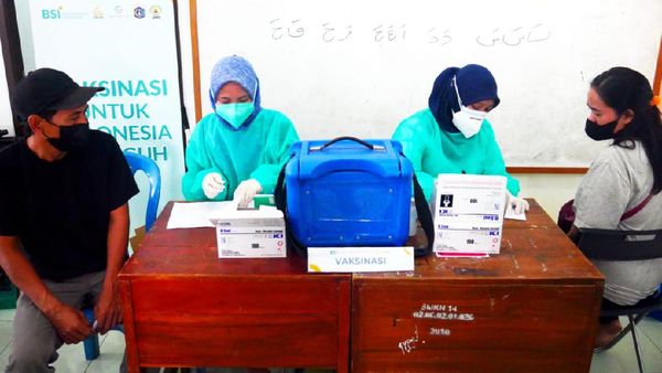 Potret Vaksinasi Jemput Bola dari Masjid ke Masjid