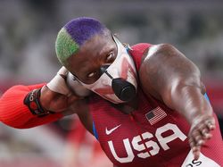 Keren! Atlet Ini Pakai Masker Unik untuk Intimidasi Lawan di Olimpiade