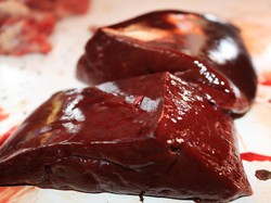 Sama Seperti Daging Babi, Makan Darah Juga Haram Bagi Muslim