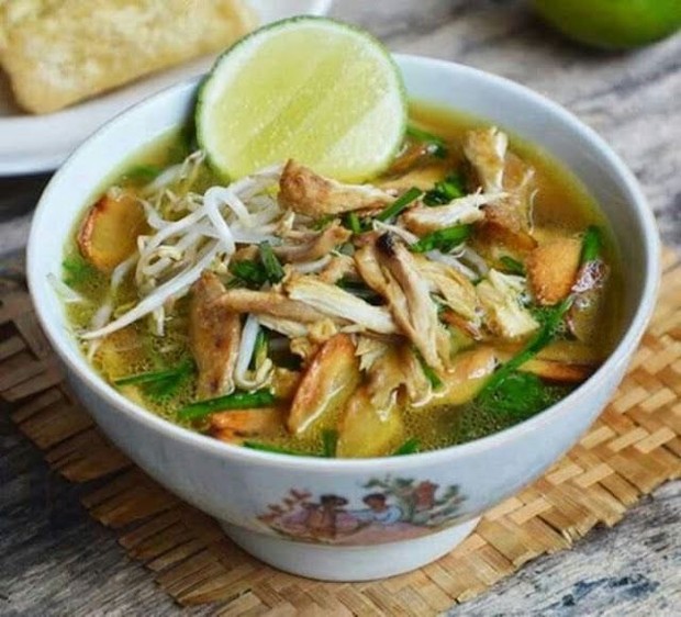 Soto Kudus/ Foto: pinterest.com Soto Kudus mempunyai ciri khas kuah yang bening