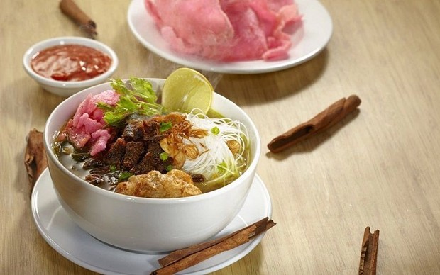 Soto Padang Soto Padang disajikan dengan daging sapi yang telah digoreng