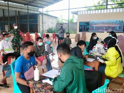 Ratusan Santri Ponpes Husnul Khotimah Kuningan Divaksinasi