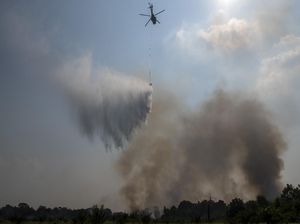 Upaya Pemadaman Kebakaran Lahan di Indralaya Sumsel