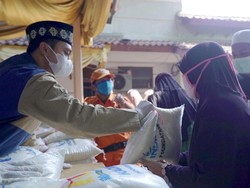 Sempat Digusur, Kini Punya 5 Cabang Rumah Makan Gratis