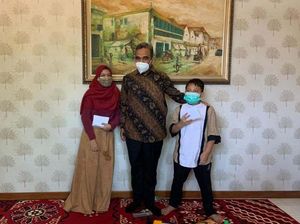 Muzani Temui Anak dari Pasutri Kader Gerindra yang Meninggal Kena COVID